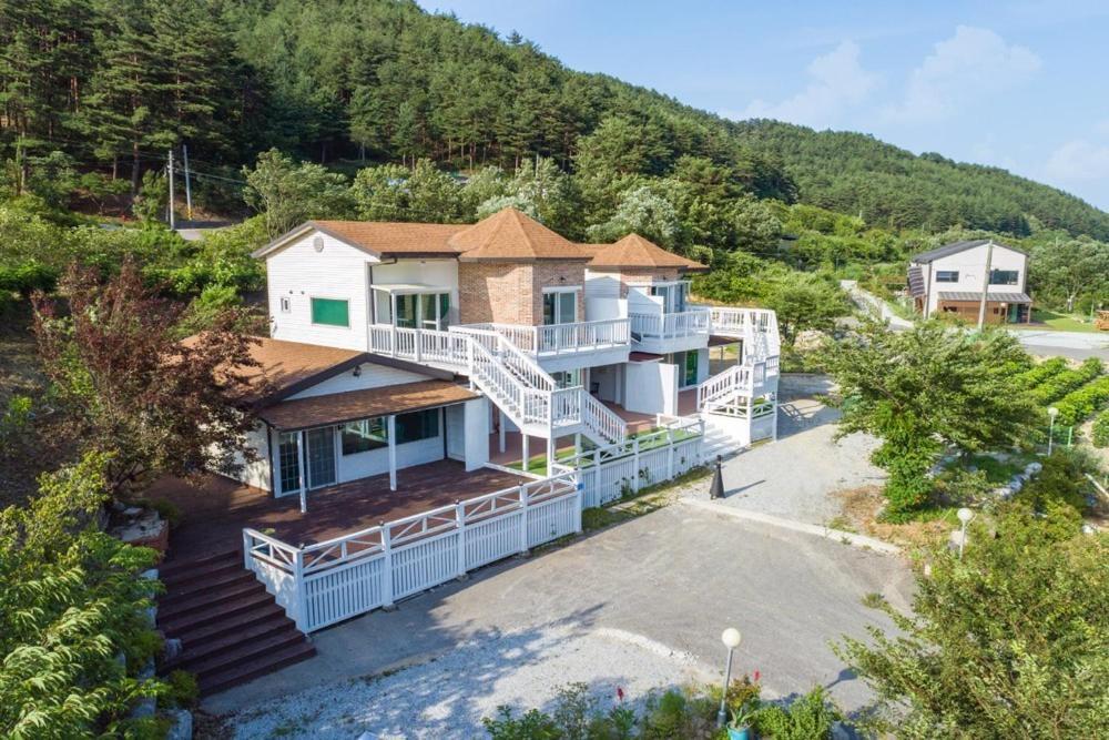 Gangneung Chunja Yeoinsook Hotel Kültér fotó